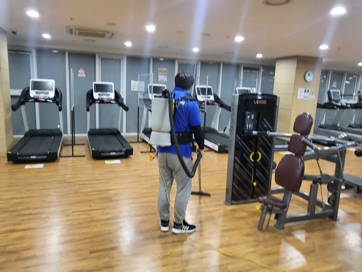 남해군 남해읍 헬스장 샤워실 장비 주변 정밀 위생청소 사례 - 행진크린